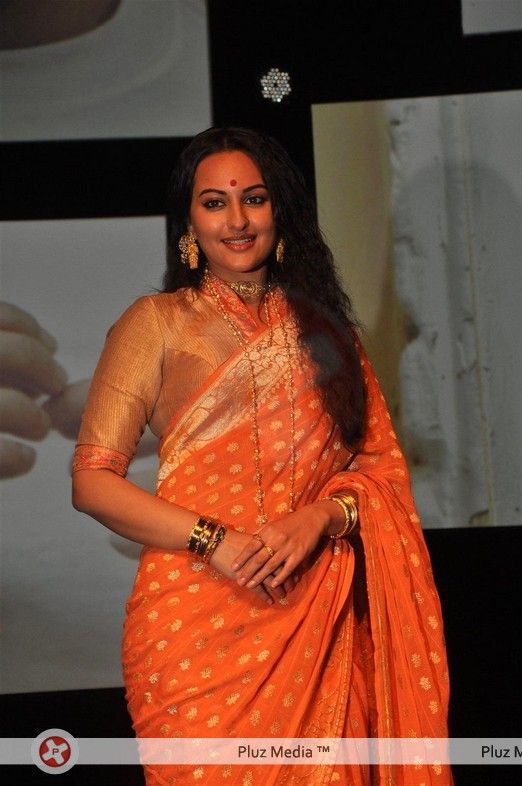 Sonakshi Sinha - Ranveer and Sonakshi at launch of movie 'Lootera' - Pictures | Picture 127073